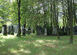 1988 wurde der Friedhof seiner ursprünglichen Bestimmung entsprechend wieder instand gesetzt